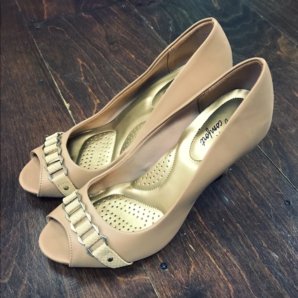 Dexflex Comfort Beige/Tan High Heeled Shoes